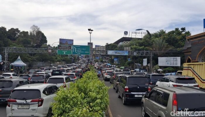 Sistem One Way Diberlakukan di Puncak Bogor, Arus Lalu Lintas Meningkat Pesat